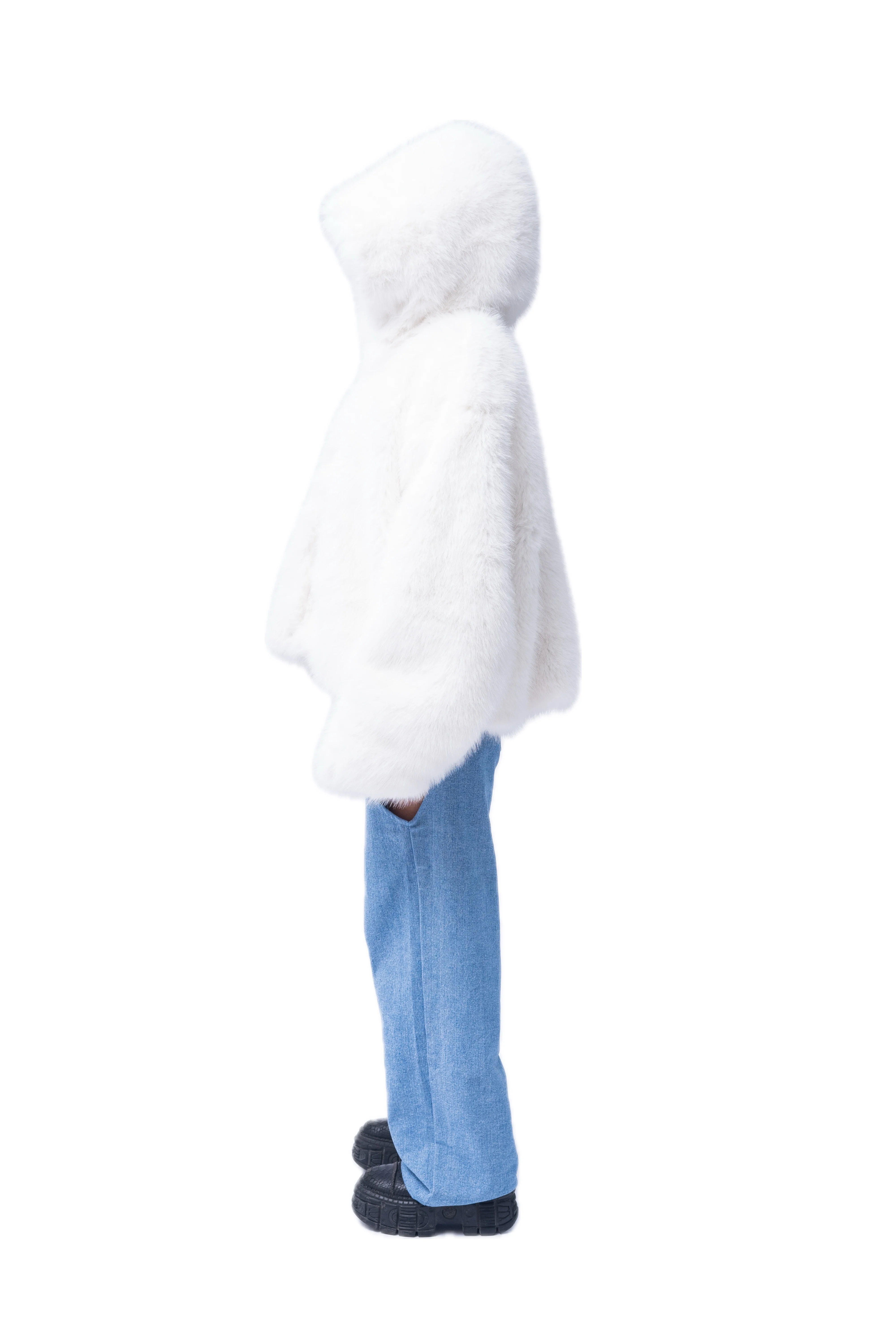 WHITE FAUX FUR COAT. - Image 4